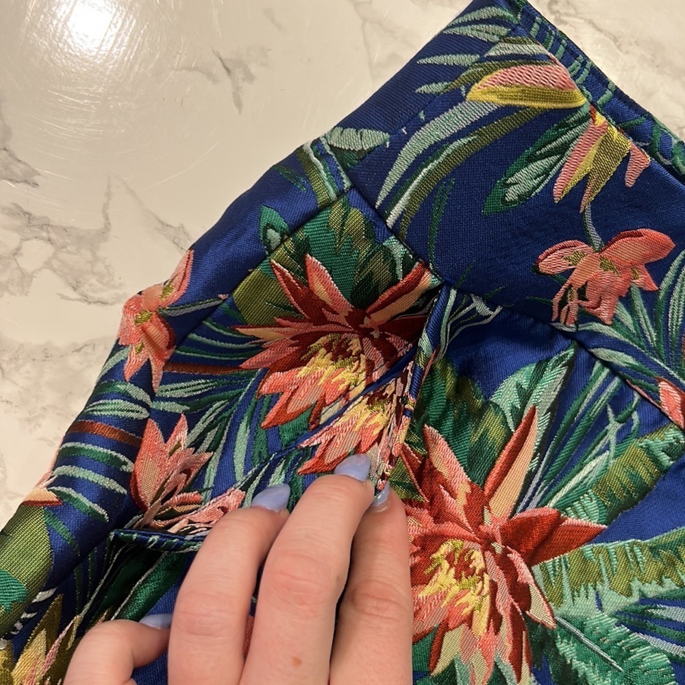 NWT! CeCe Floral Tropical Shorts - Picture 8 of 11